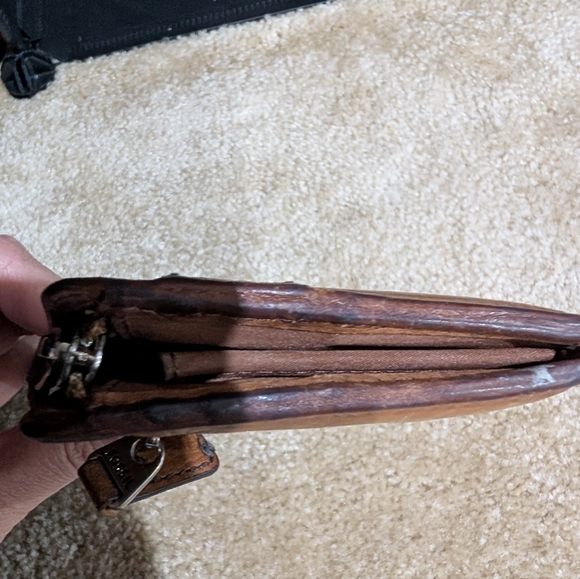 Fossil Brown Leather Zip Wallet with Keyhole Plaque - Picture 4 of 8